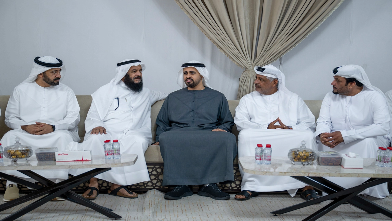 ذراع العزاء: ذياب بن محمد بن زايد يشارك في جنازة والدة الشهيد المري